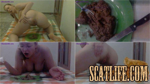 Claudia Shitter scat in doggy style pose