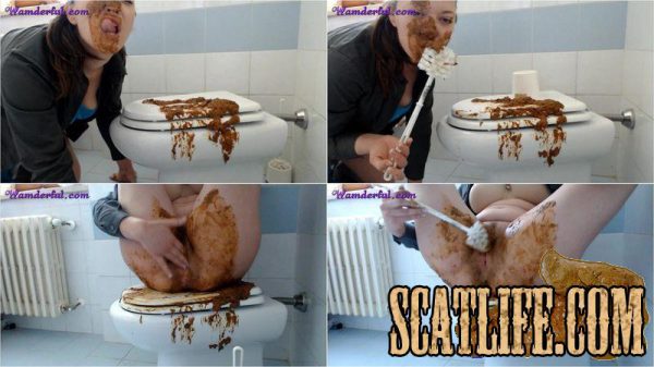 Claudia Shitter toilet brush penetration in dirty pussy