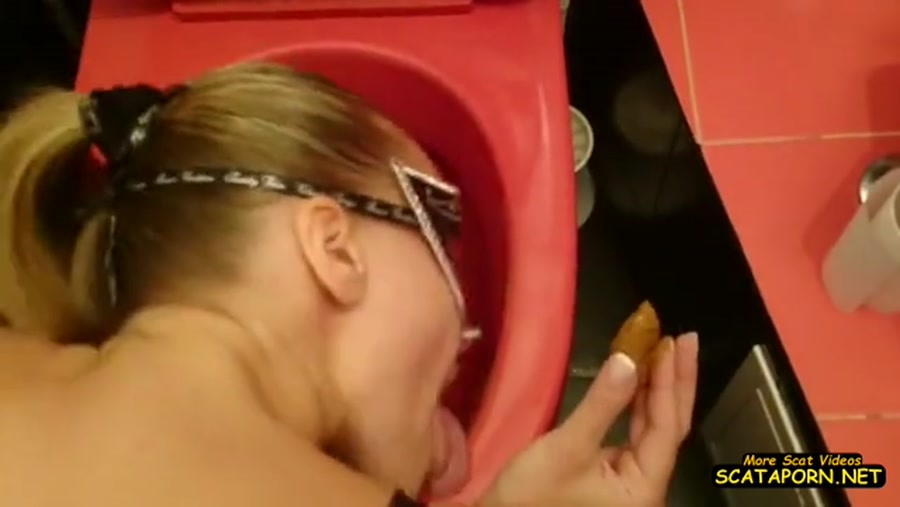 Amateurs Girl licks the toilet, poops and puts feces into her mouth