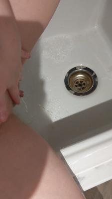 PooGirlSofia Sink Piss