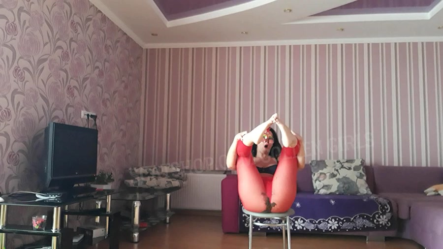 Svetlana Tatiana shit in red leggings